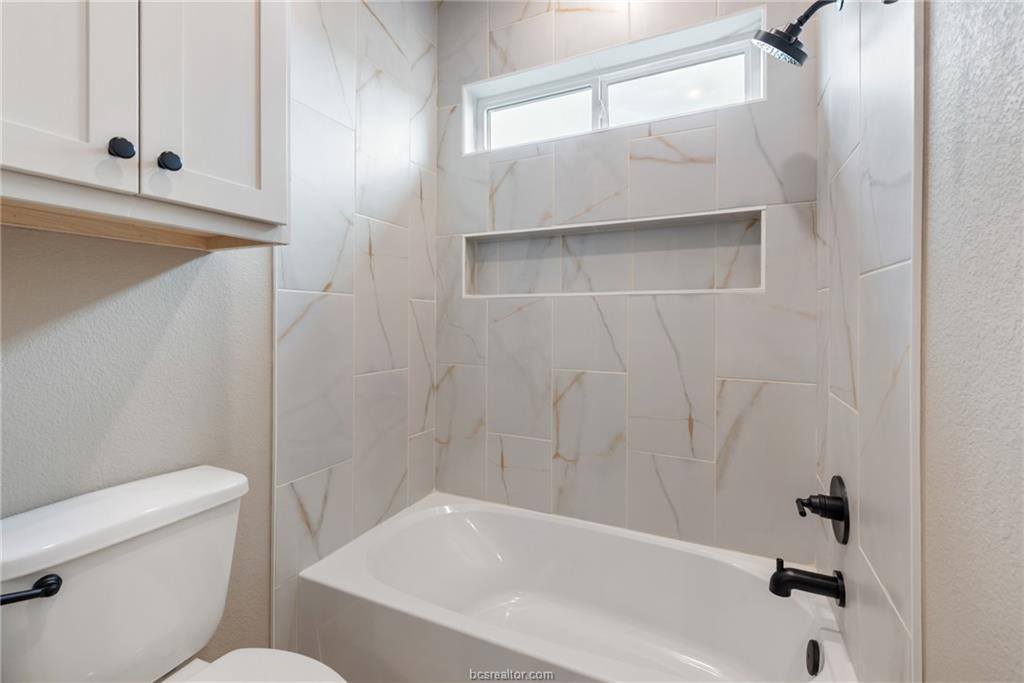 944 Calaveras, College Station, TX 77845