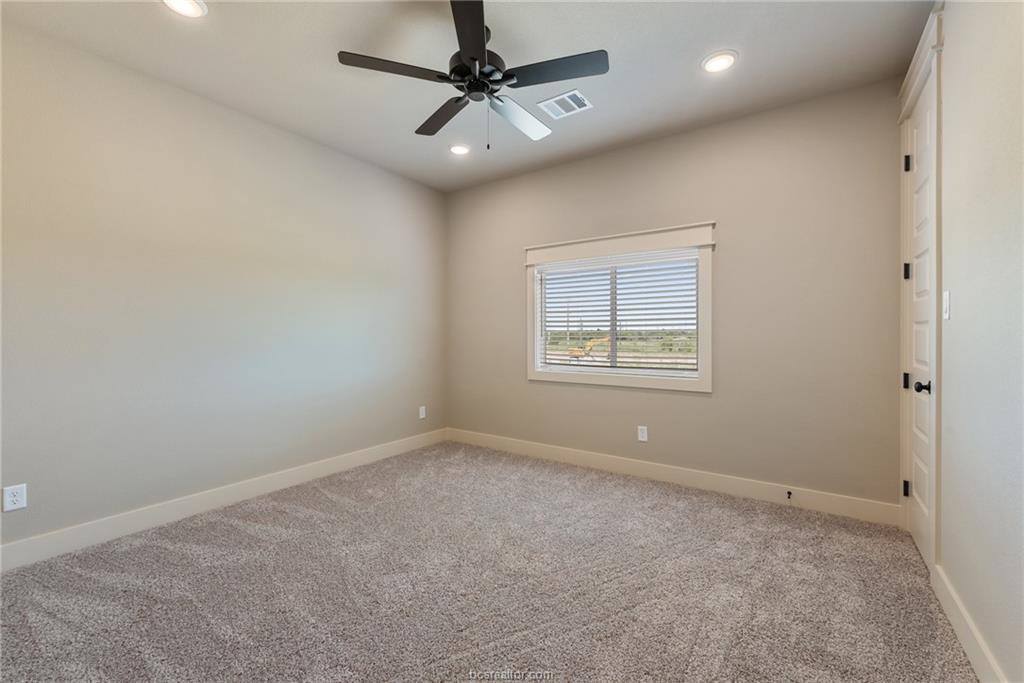 944 Calaveras, College Station, TX 77845