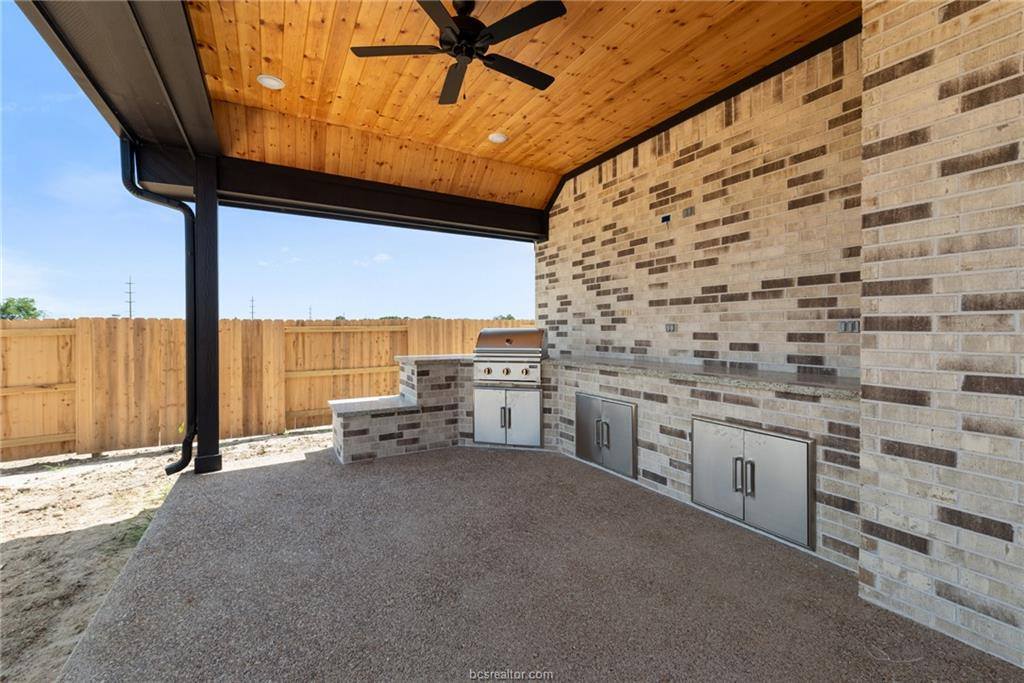 944 Calaveras, College Station, TX 77845