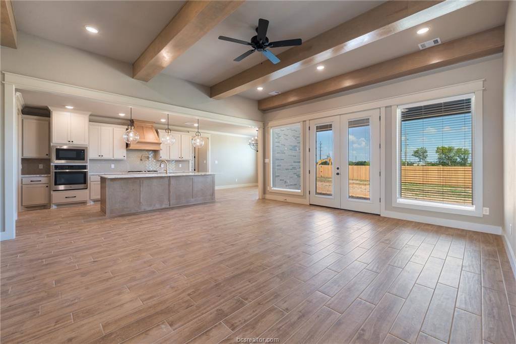 944 Calaveras, College Station, TX 77845