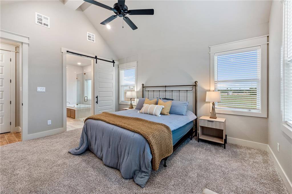 944 Calaveras, College Station, TX 77845