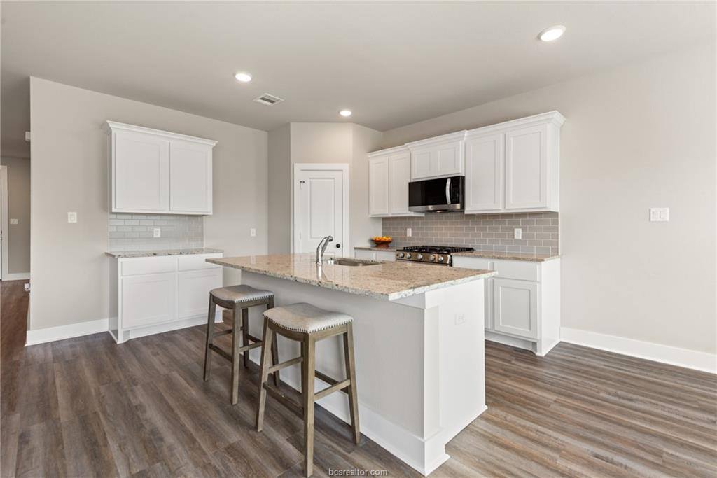 6105 Pocono Drive, College Station, TX 77845