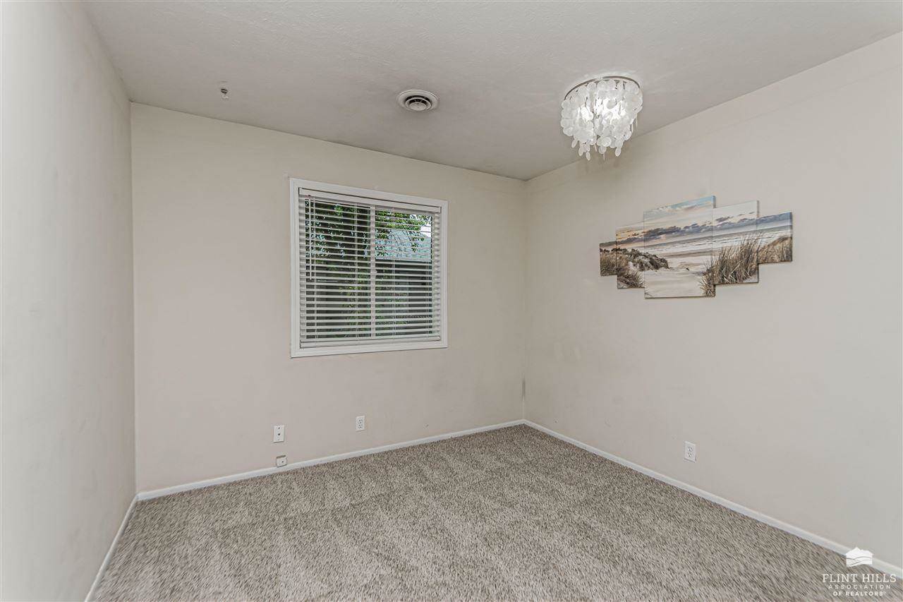 2428 Purcell’s Mill, Manhattan, KS 66502