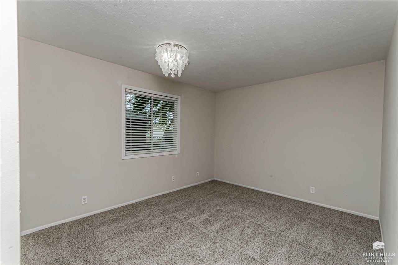 2428 Purcell’s Mill, Manhattan, KS 66502