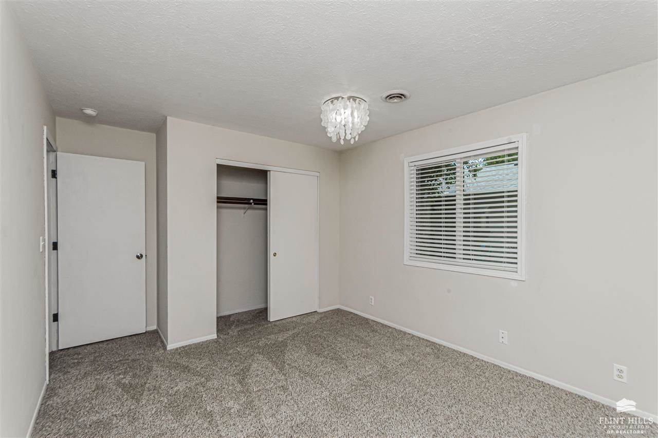 2428 Purcell’s Mill, Manhattan, KS 66502