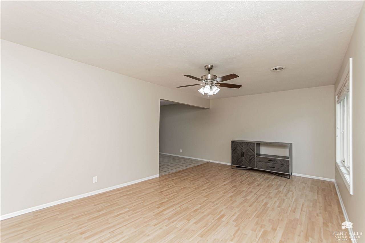 2428 Purcell’s Mill, Manhattan, KS 66502