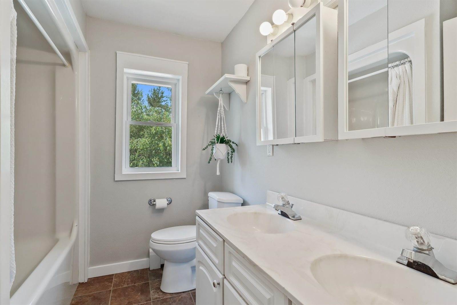 917 5th Avenue, Hancock, WI 54943