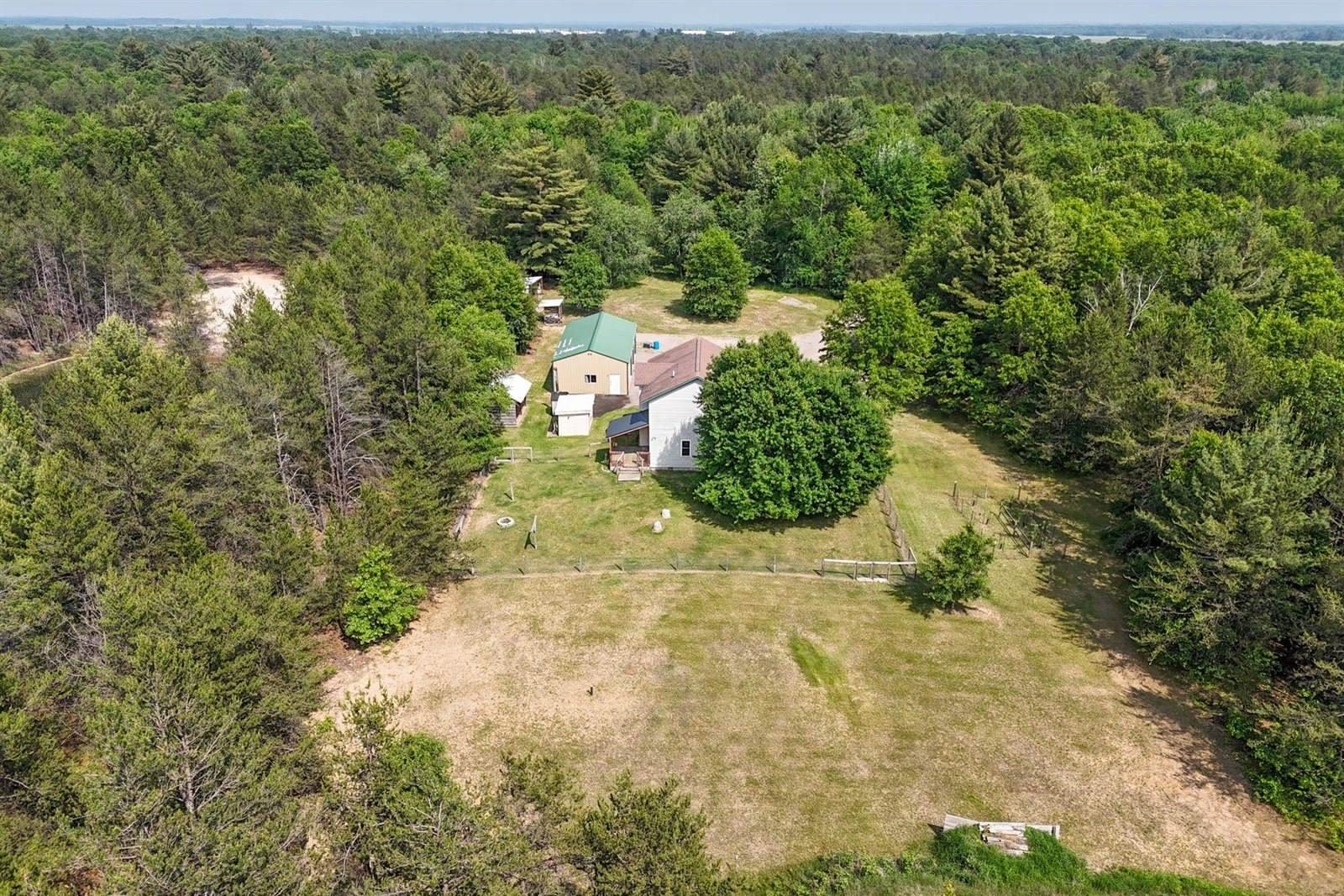 917 5th Avenue, Hancock, WI 54943