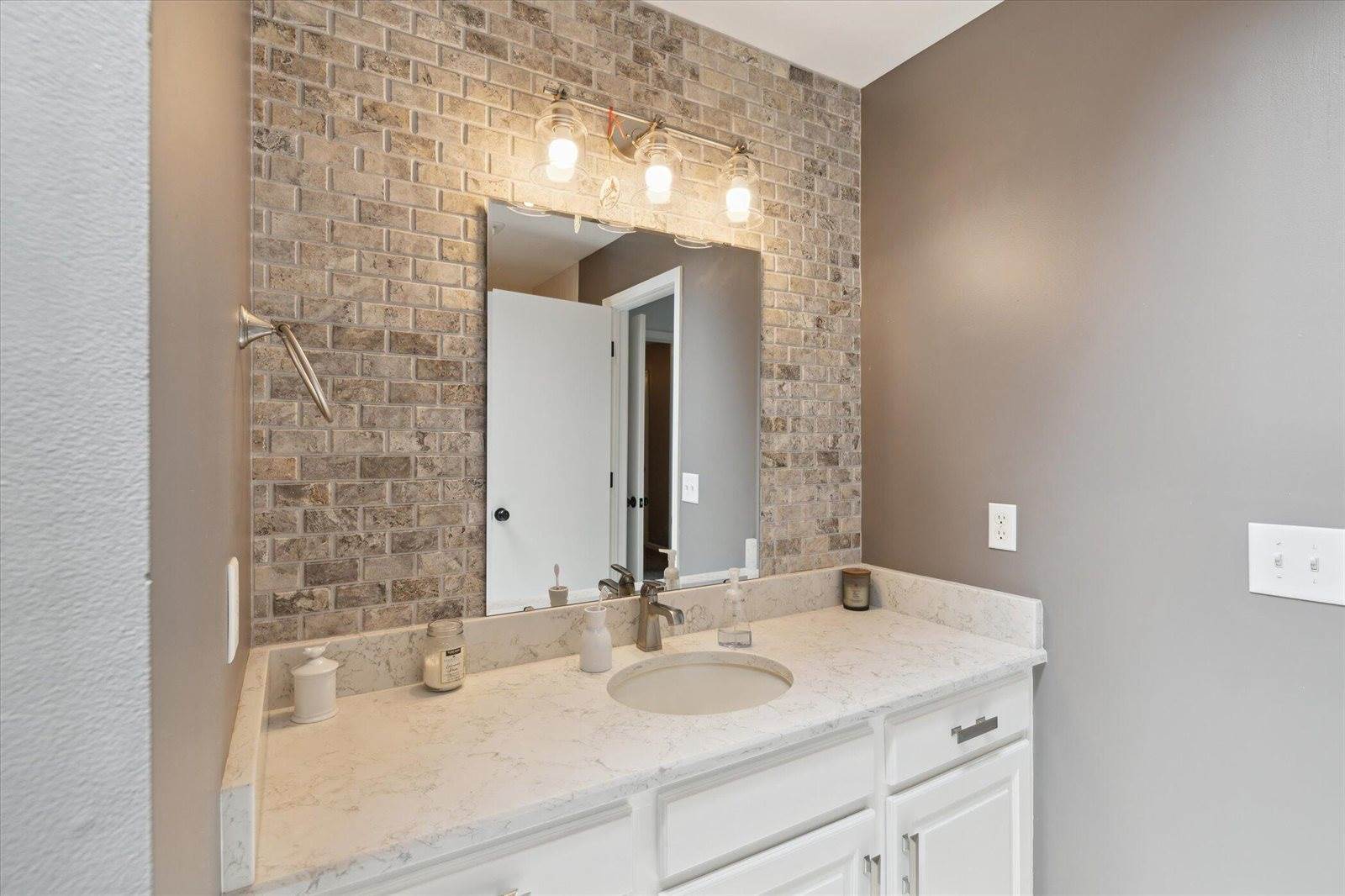 5326 Saddle Club Drive, Kalamazoo, MI 49009