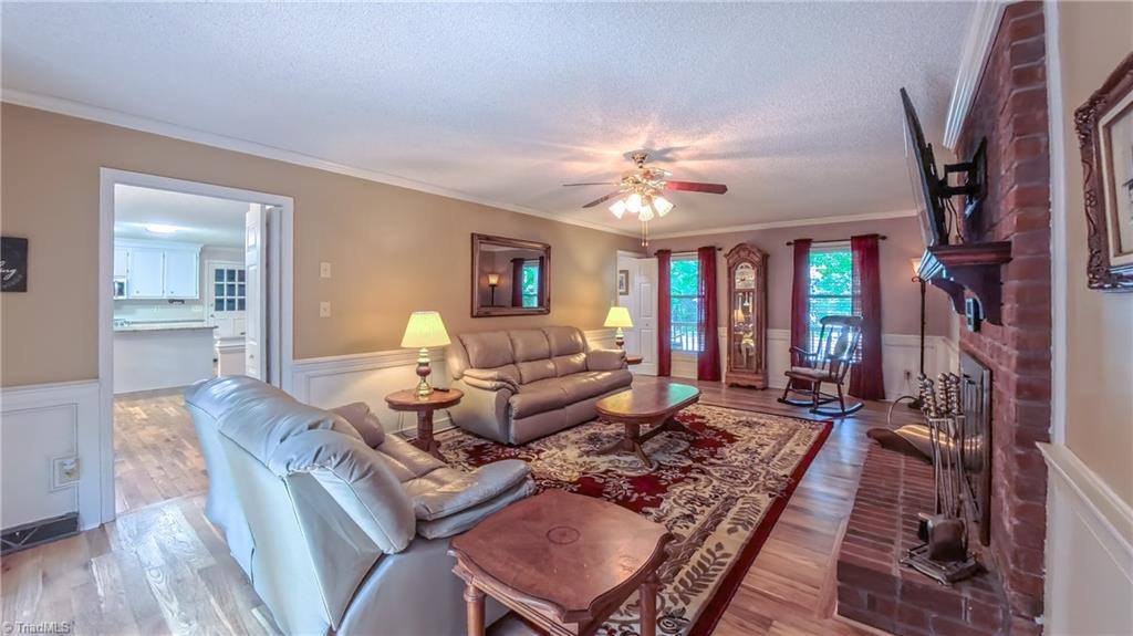 1901 Glenacre Court, Kernersville, NC 27284