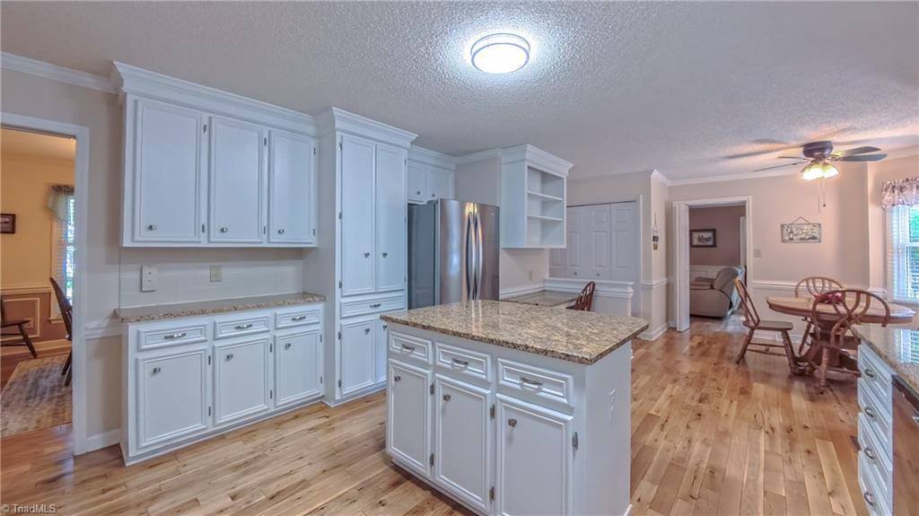 1901 Glenacre Court, Kernersville, NC 27284