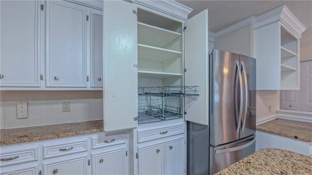 1901 Glenacre Court, Kernersville, NC 27284