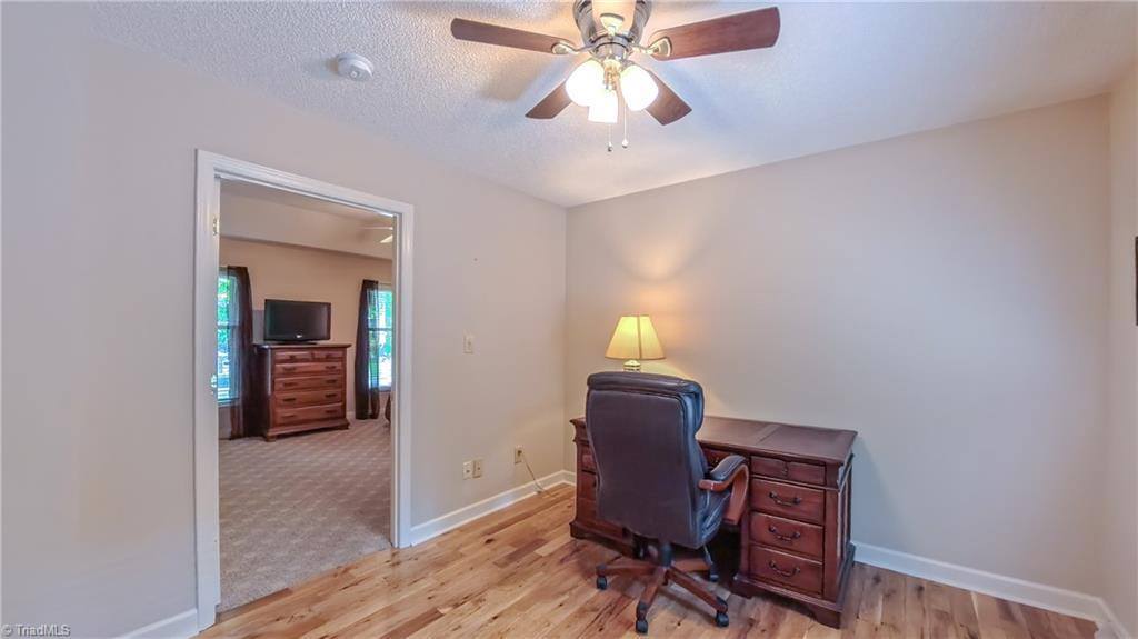 1901 Glenacre Court, Kernersville, NC 27284