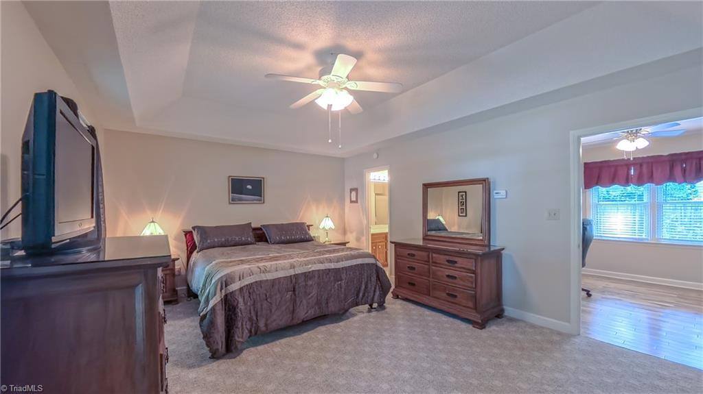 1901 Glenacre Court, Kernersville, NC 27284