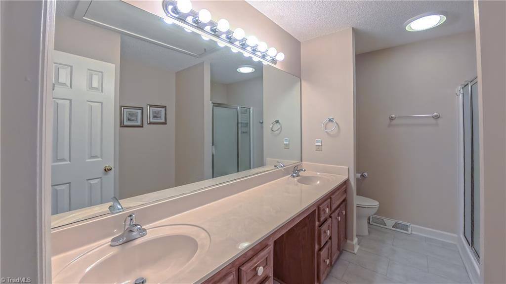 1901 Glenacre Court, Kernersville, NC 27284