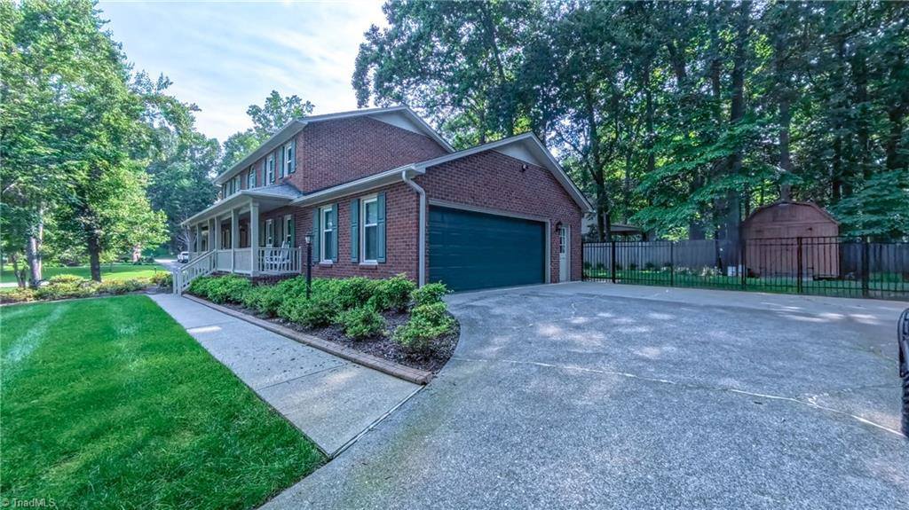 1901 Glenacre Court, Kernersville, NC 27284