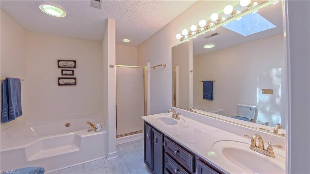 1901 Glenacre Court, Kernersville, NC 27284