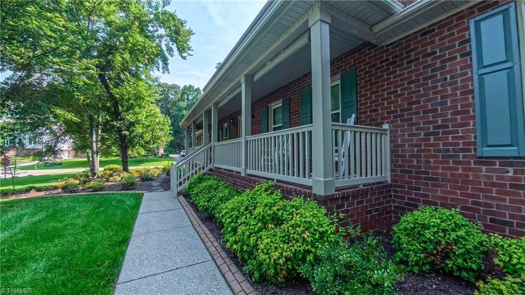 1901 Glenacre Court, Kernersville, NC 27284