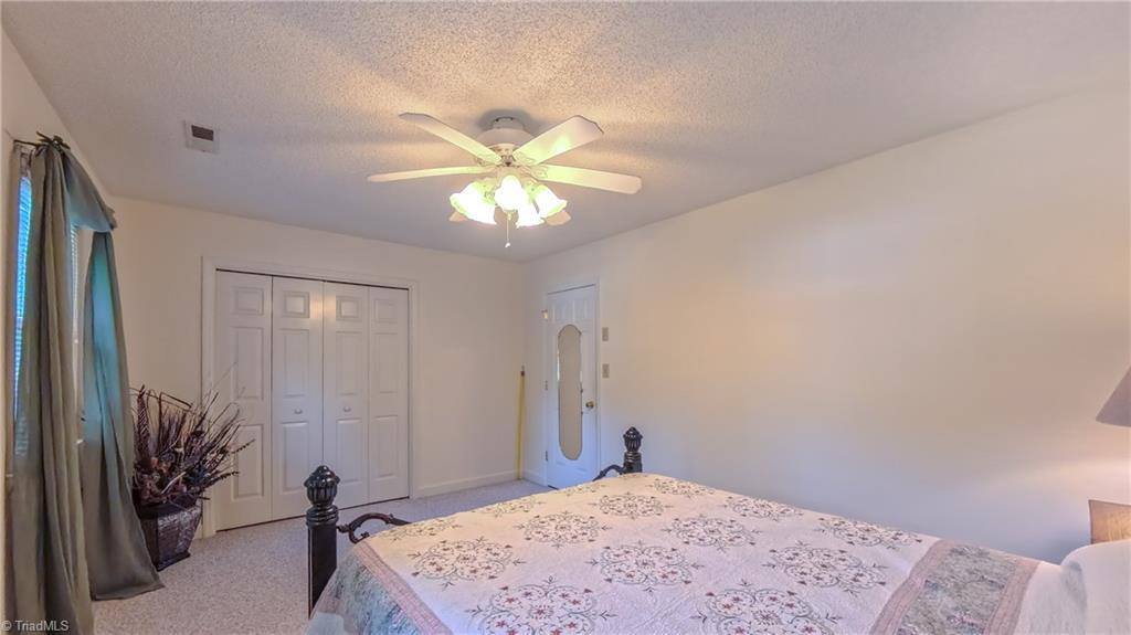 1901 Glenacre Court, Kernersville, NC 27284