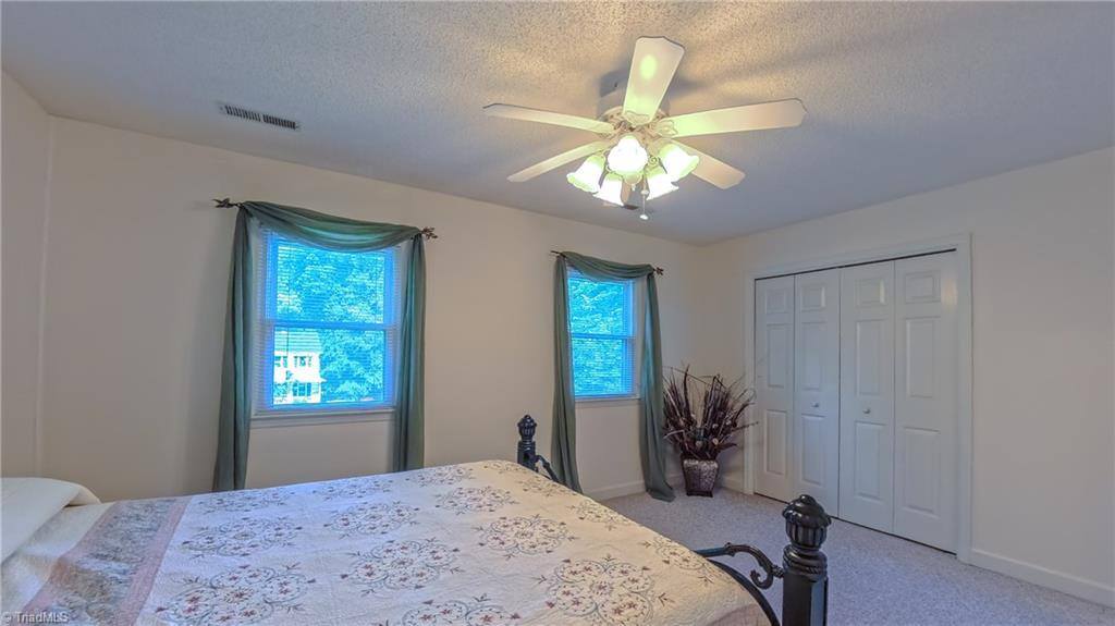 1901 Glenacre Court, Kernersville, NC 27284