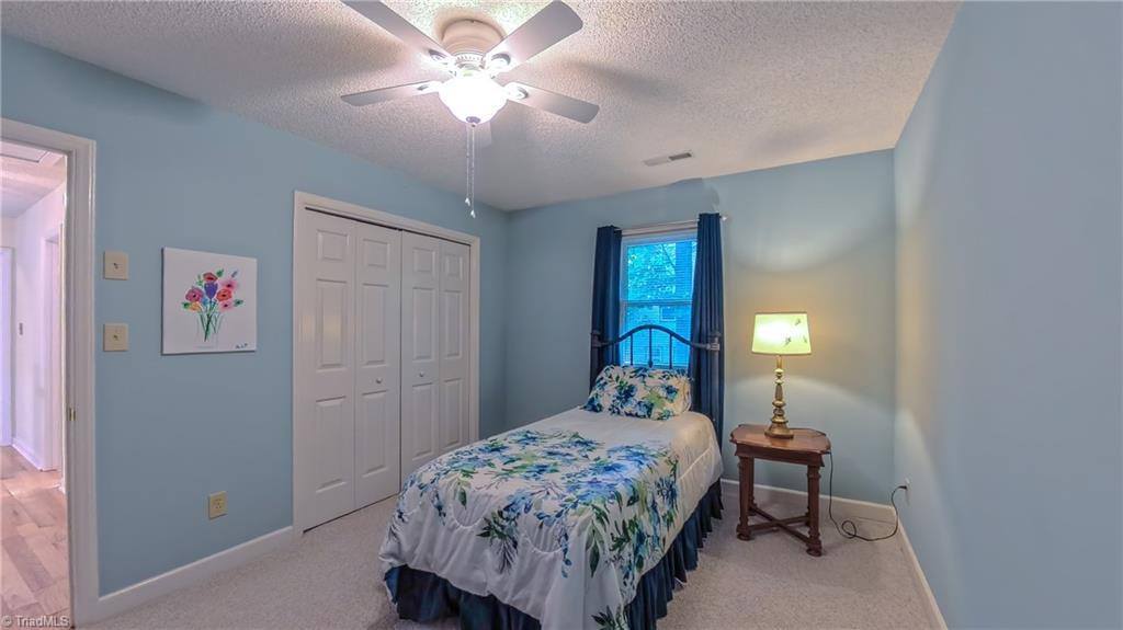 1901 Glenacre Court, Kernersville, NC 27284