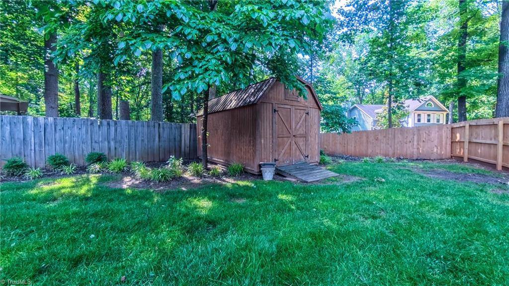 1901 Glenacre Court, Kernersville, NC 27284