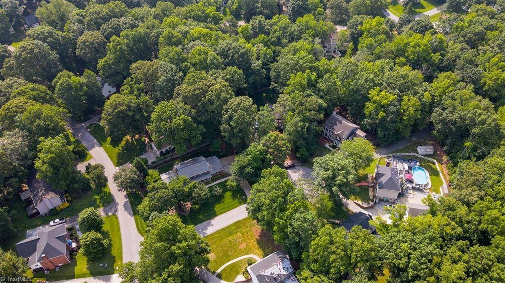 1901 Glenacre Court, Kernersville, NC 27284