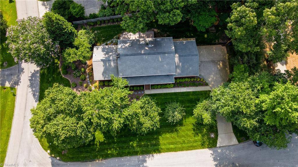 1901 Glenacre Court, Kernersville, NC 27284