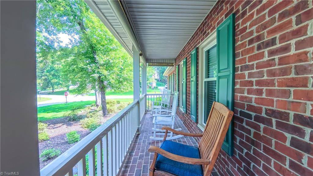 1901 Glenacre Court, Kernersville, NC 27284