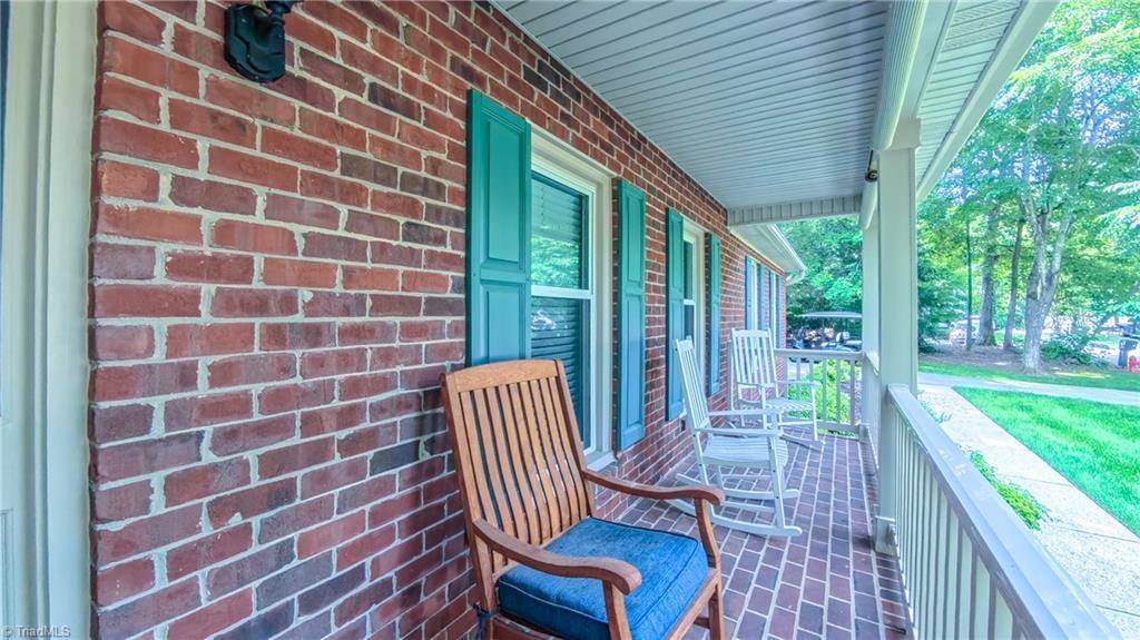 1901 Glenacre Court, Kernersville, NC 27284