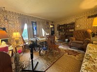 1815 SE Indiana Ave, Topeka, KS 66607