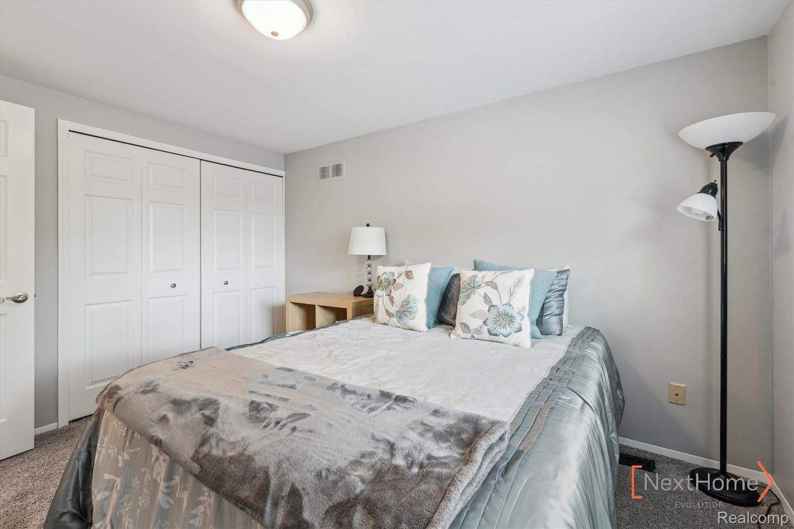 19538 Stamford Drive, Livonia, MI 48152