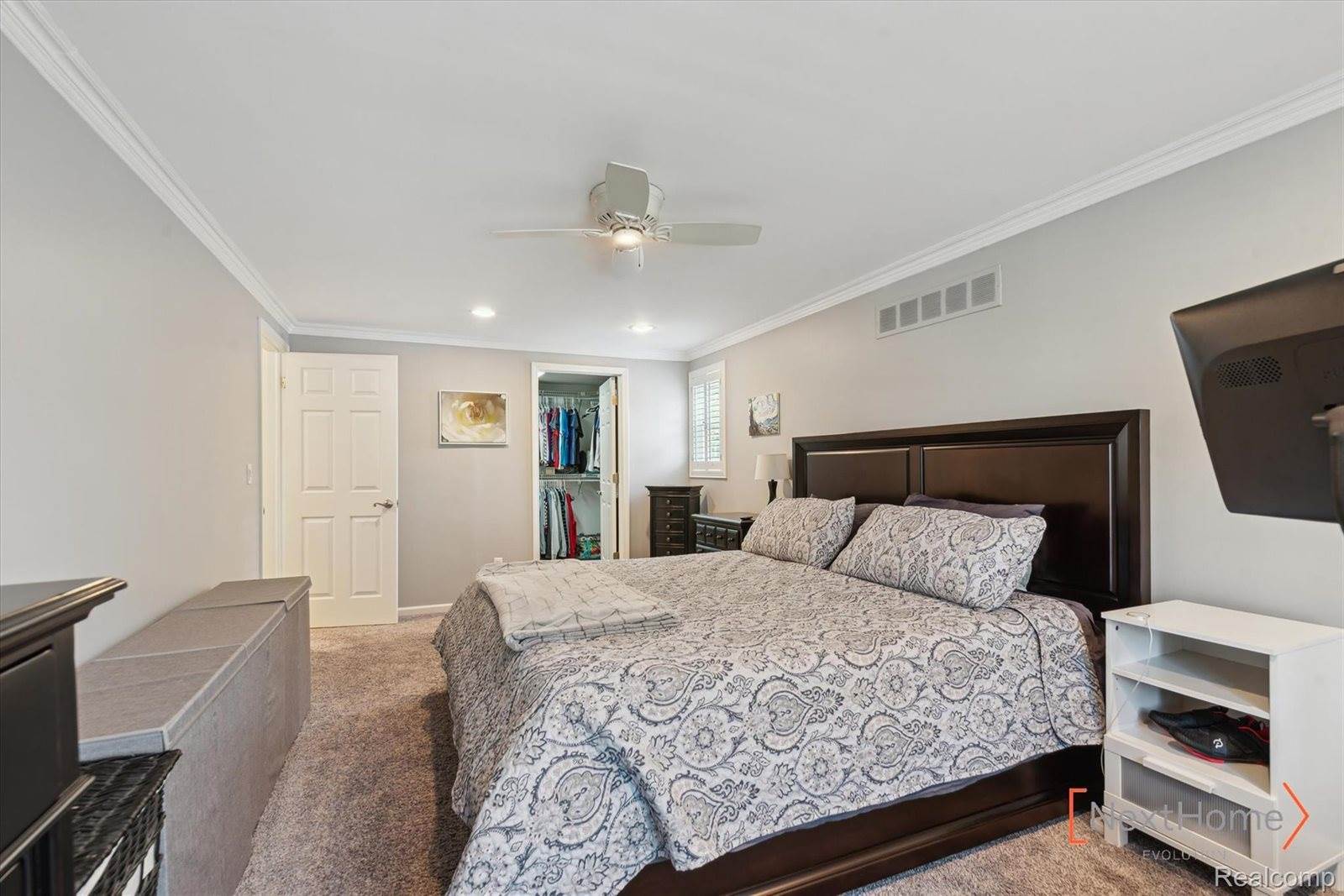 19538 Stamford Drive, Livonia, MI 48152