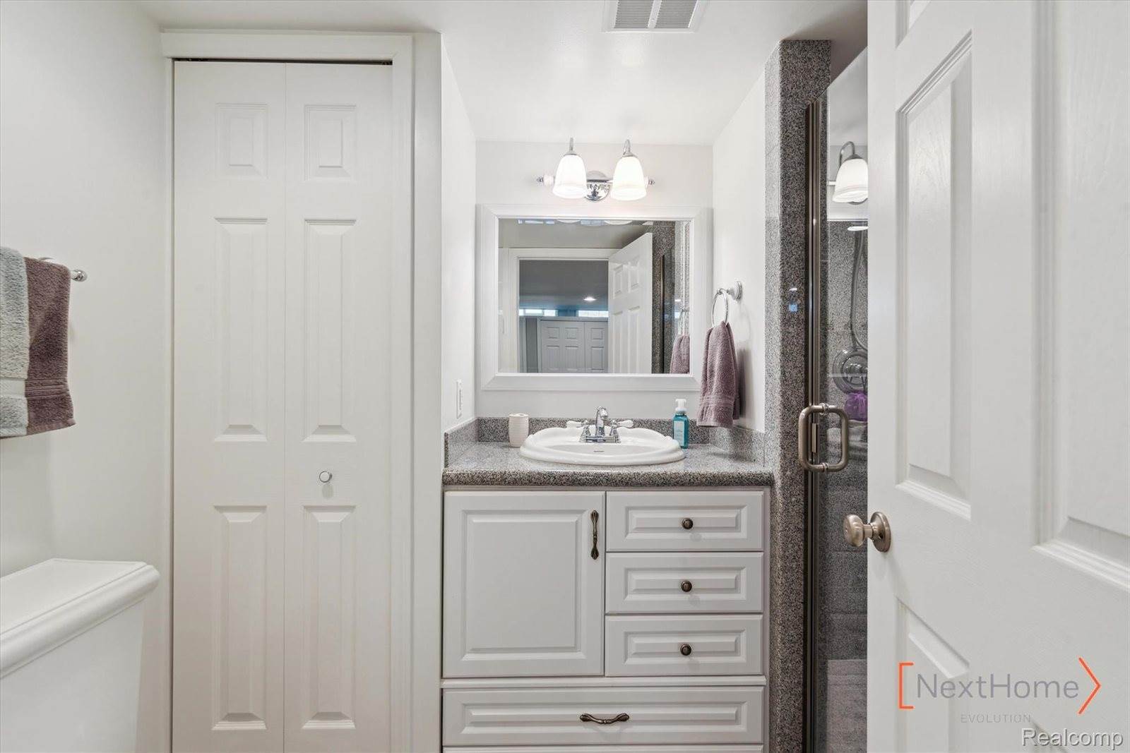 19538 Stamford Drive, Livonia, MI 48152