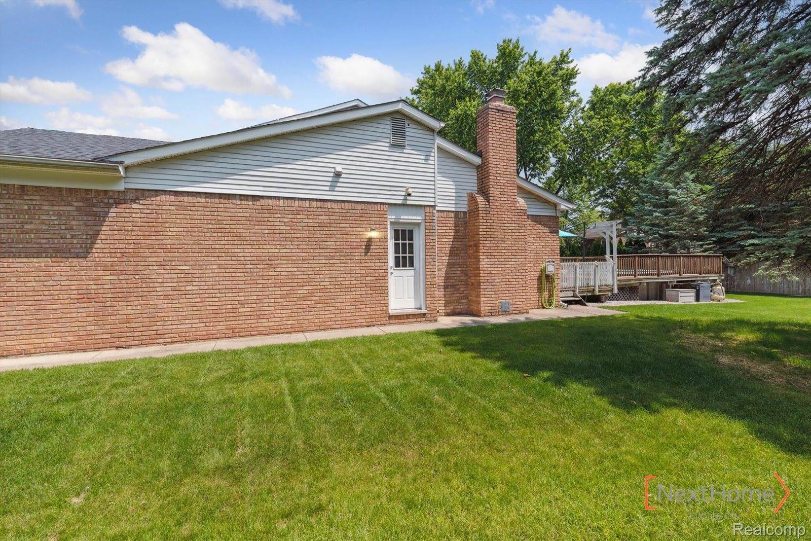 19538 Stamford Drive, Livonia, MI 48152