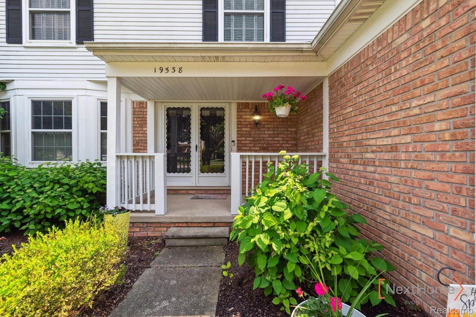 19538 Stamford Drive, Livonia, MI 48152