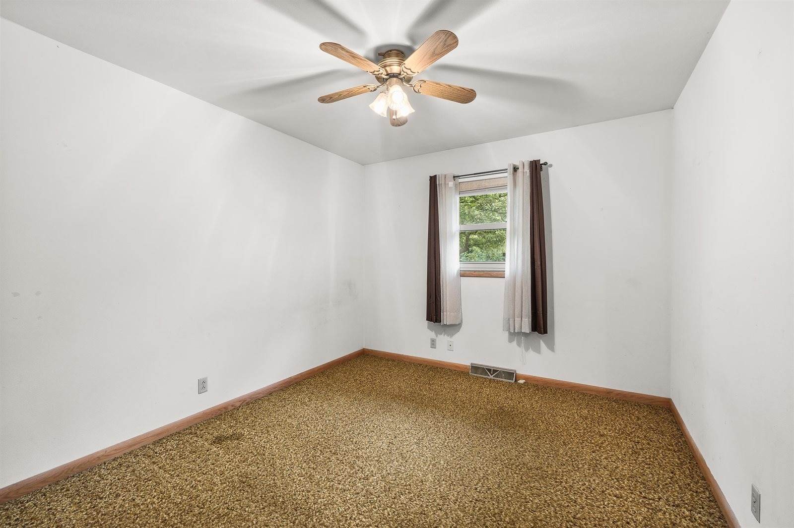 2024 California Avenue, Stevens Point, WI 54481