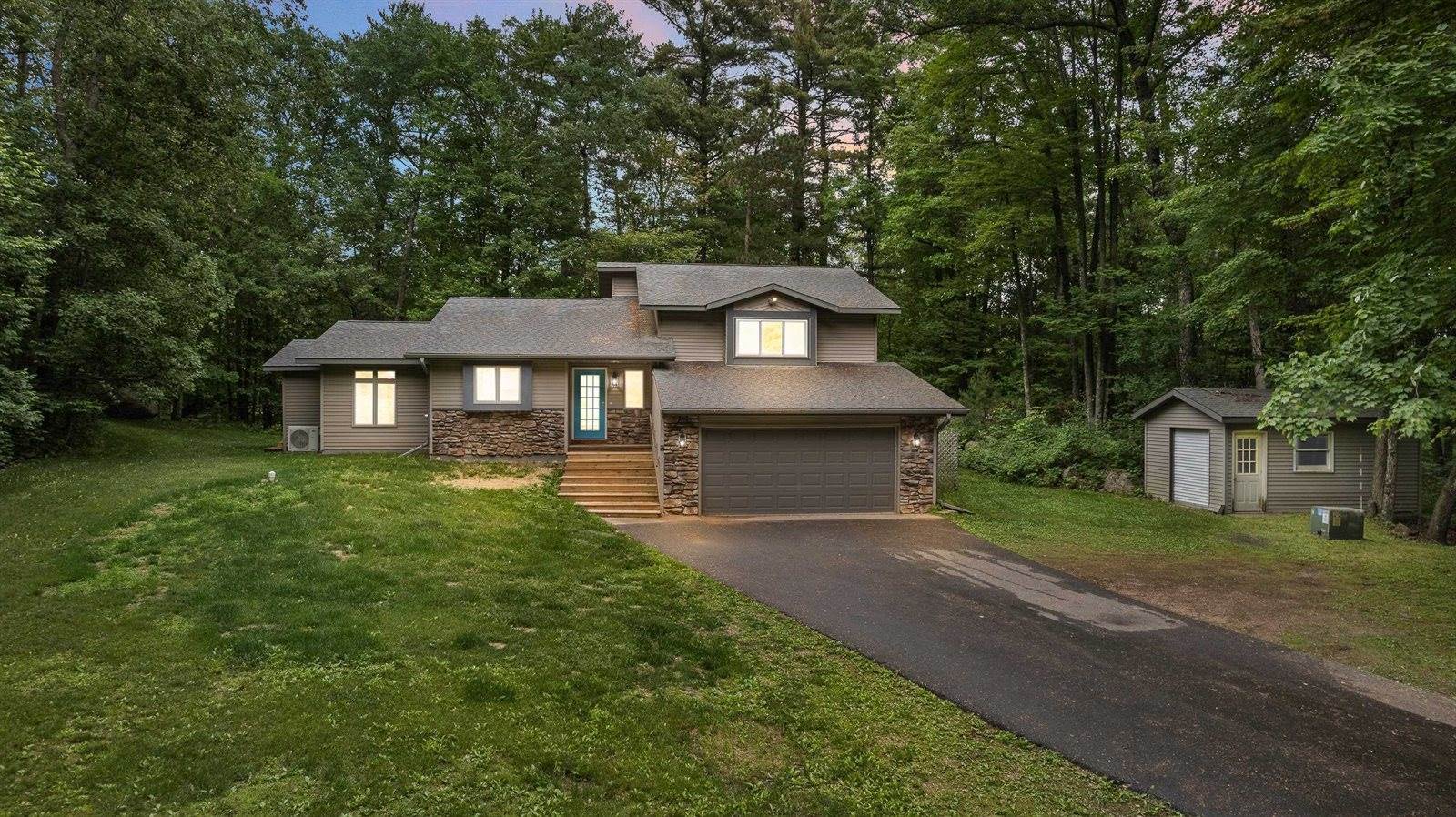 275 Fairway Drive, Iola, WI 54945