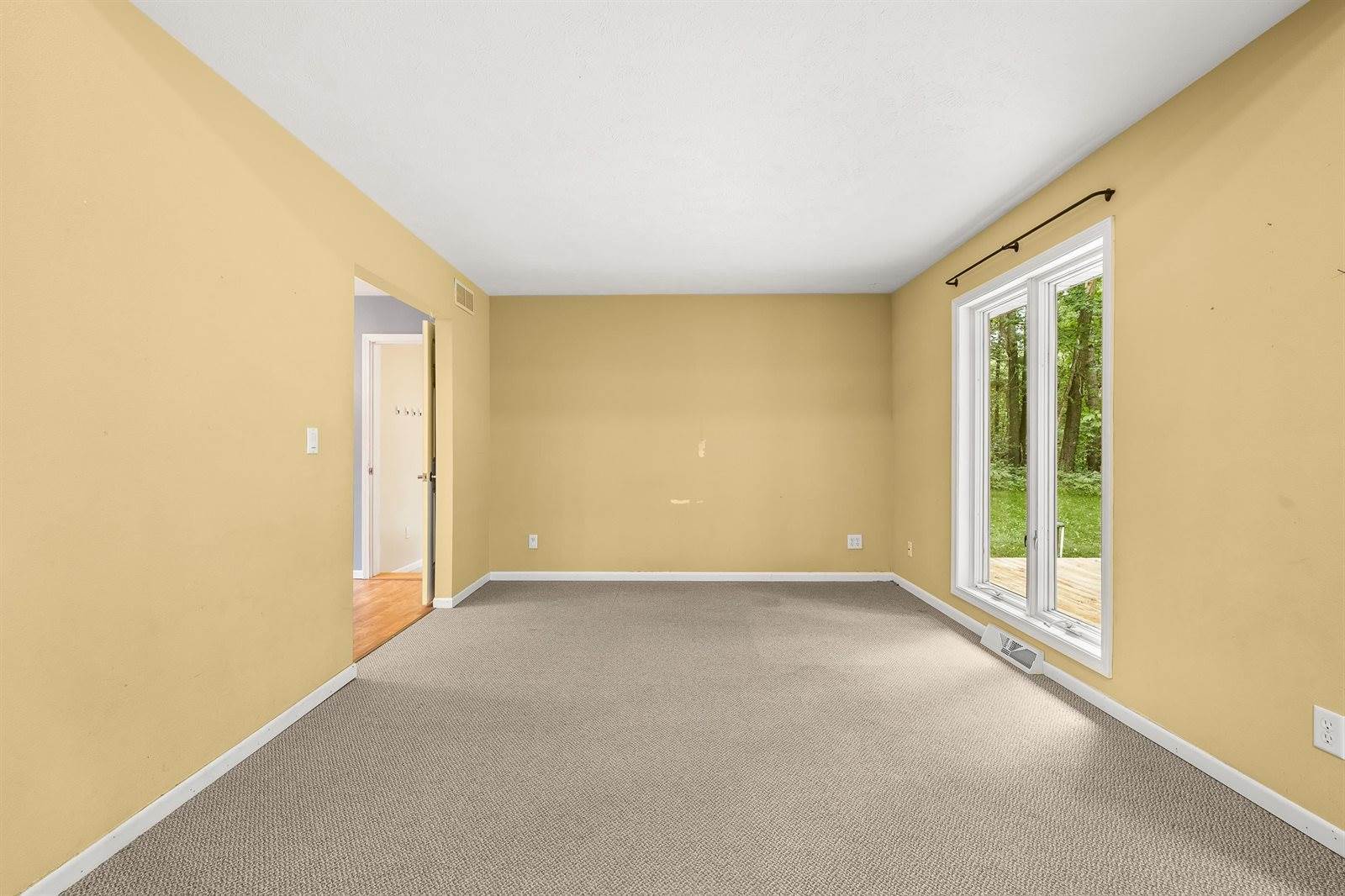 275 Fairway Drive, Iola, WI 54945