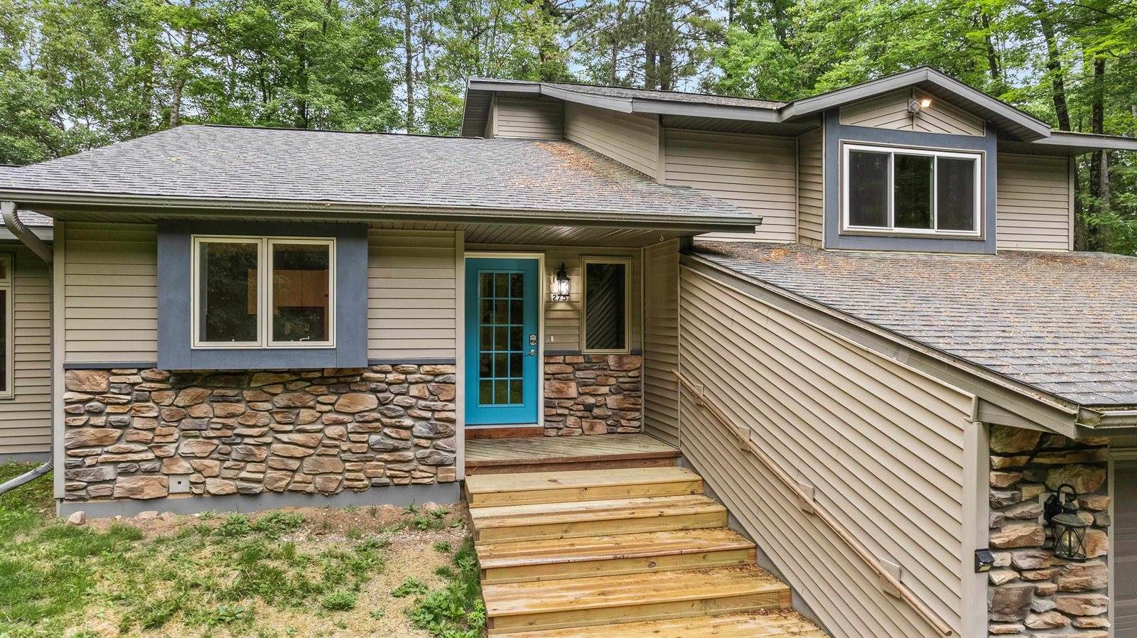 275 Fairway Drive, Iola, WI 54945