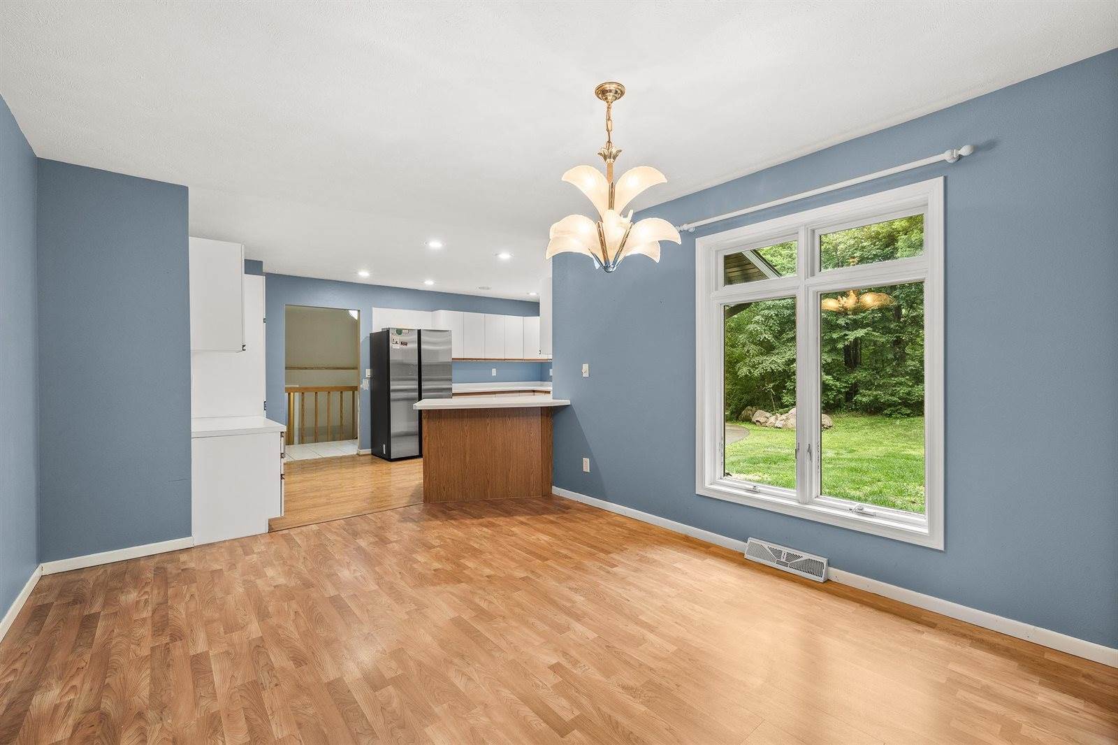 275 Fairway Drive, Iola, WI 54945