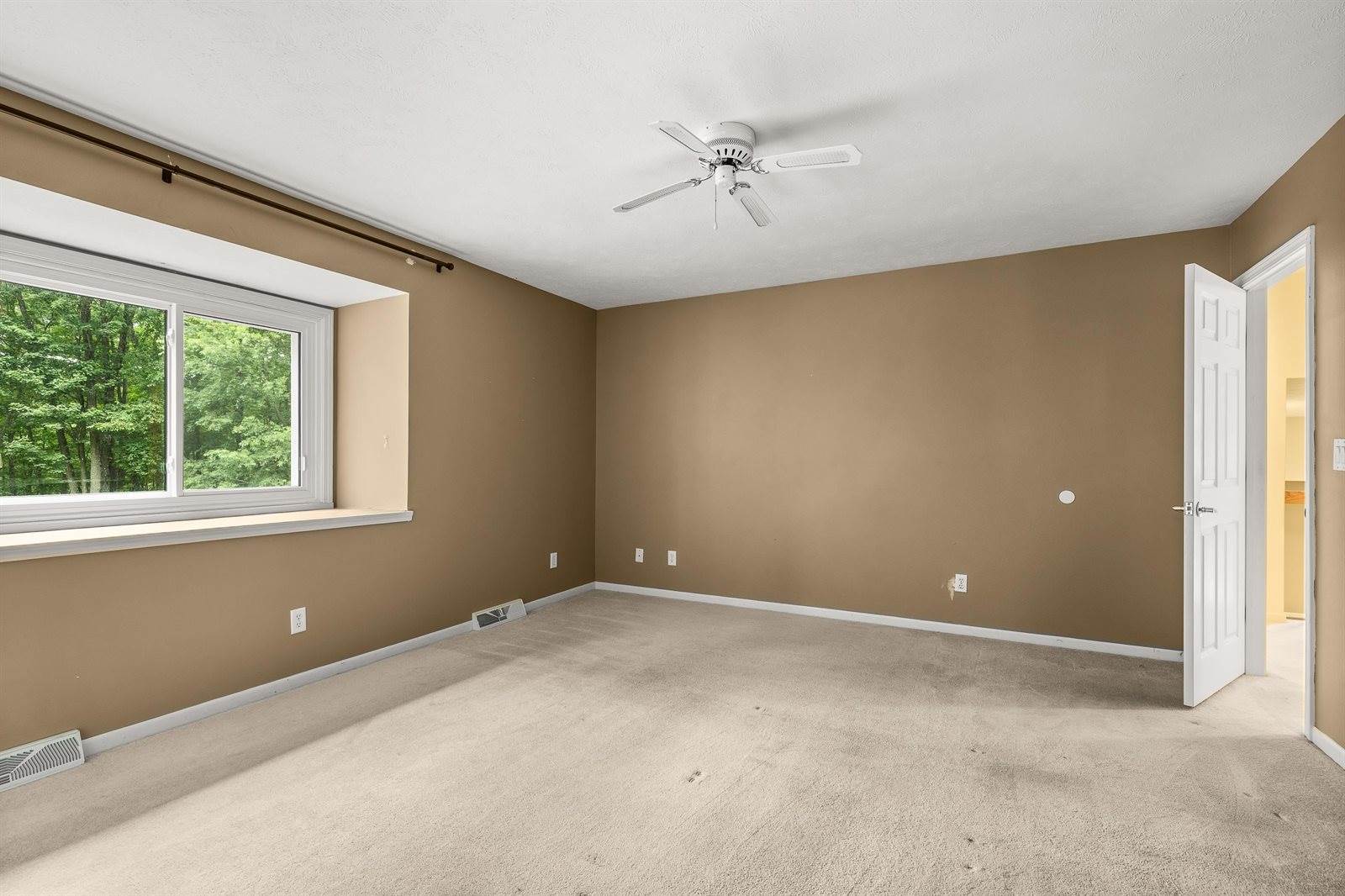 275 Fairway Drive, Iola, WI 54945