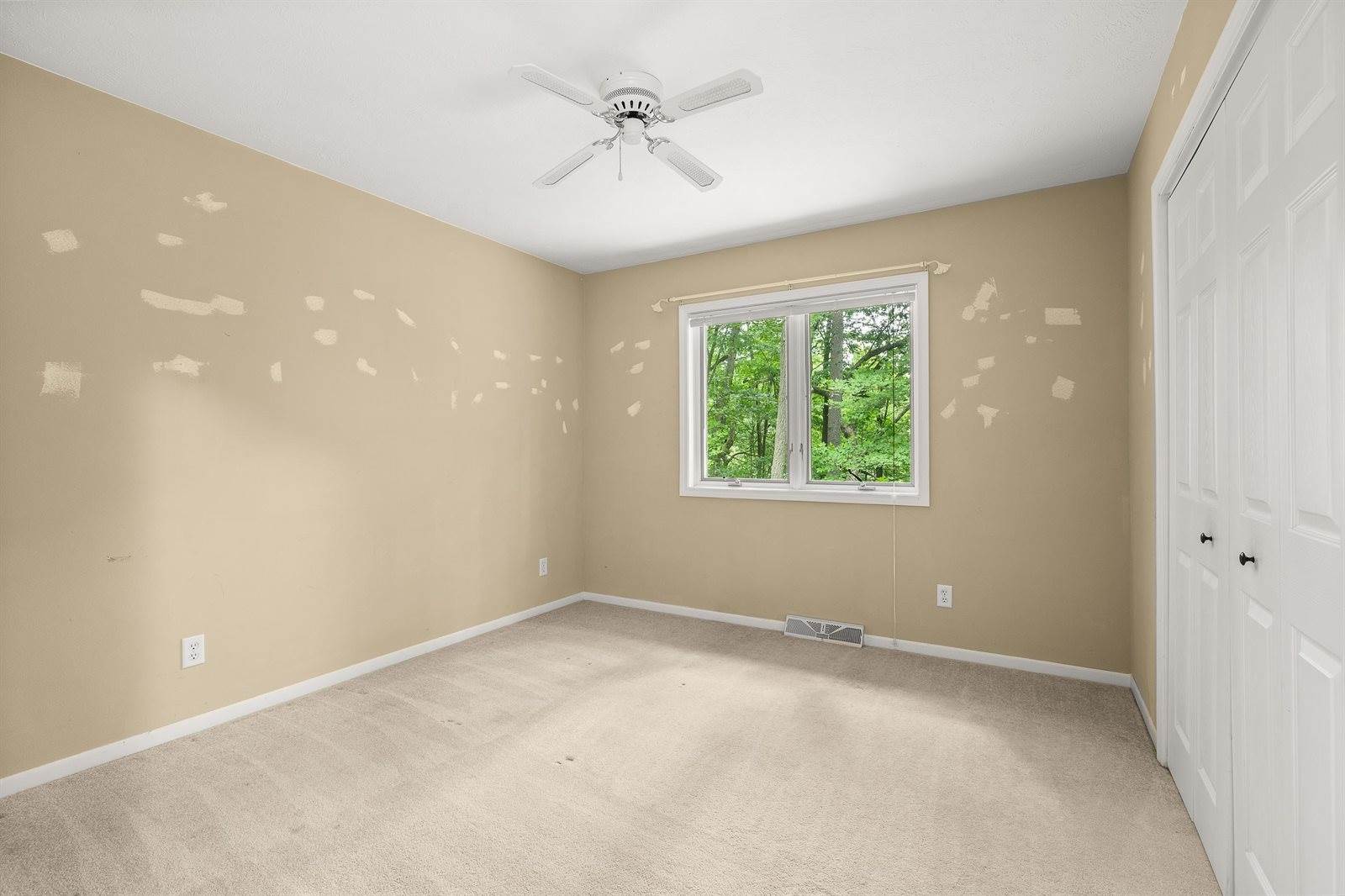 275 Fairway Drive, Iola, WI 54945