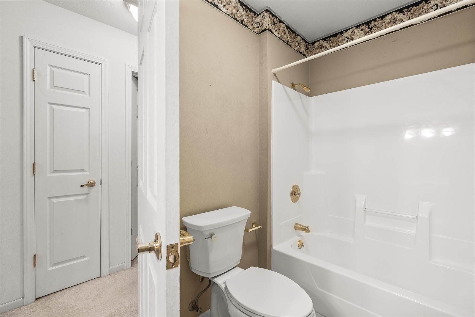 275 Fairway Drive, Iola, WI 54945