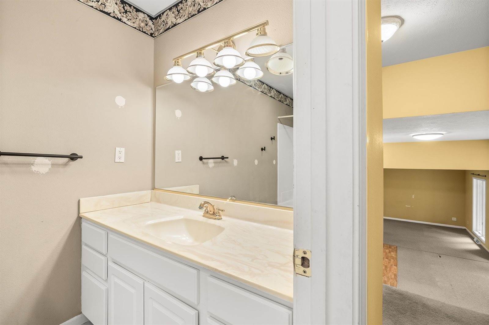 275 Fairway Drive, Iola, WI 54945