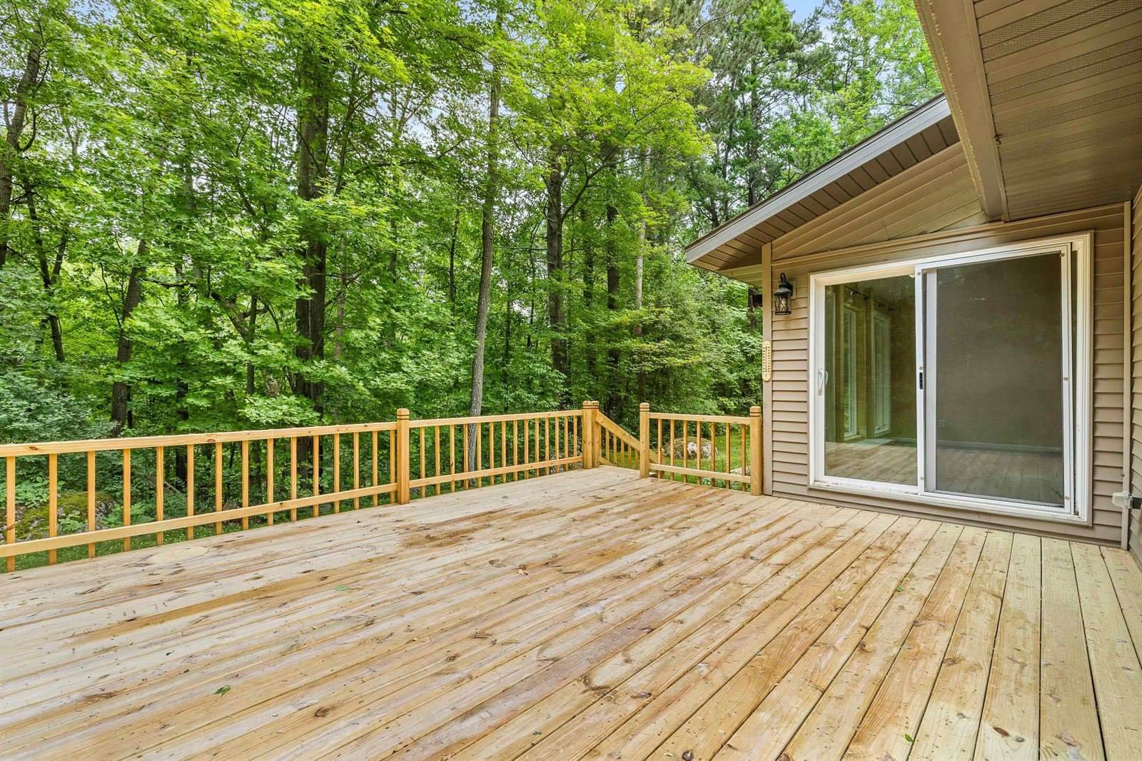 275 Fairway Drive, Iola, WI 54945