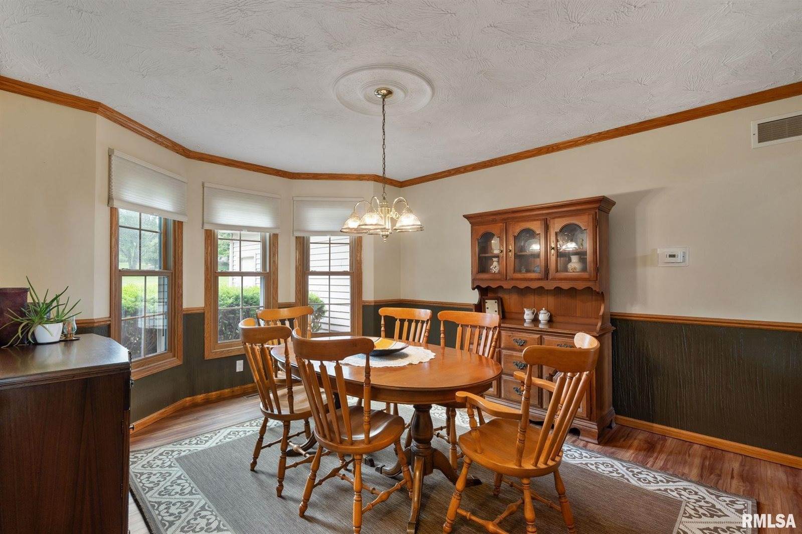 1010 Meadows Circle, Bettendorf, IA 52722