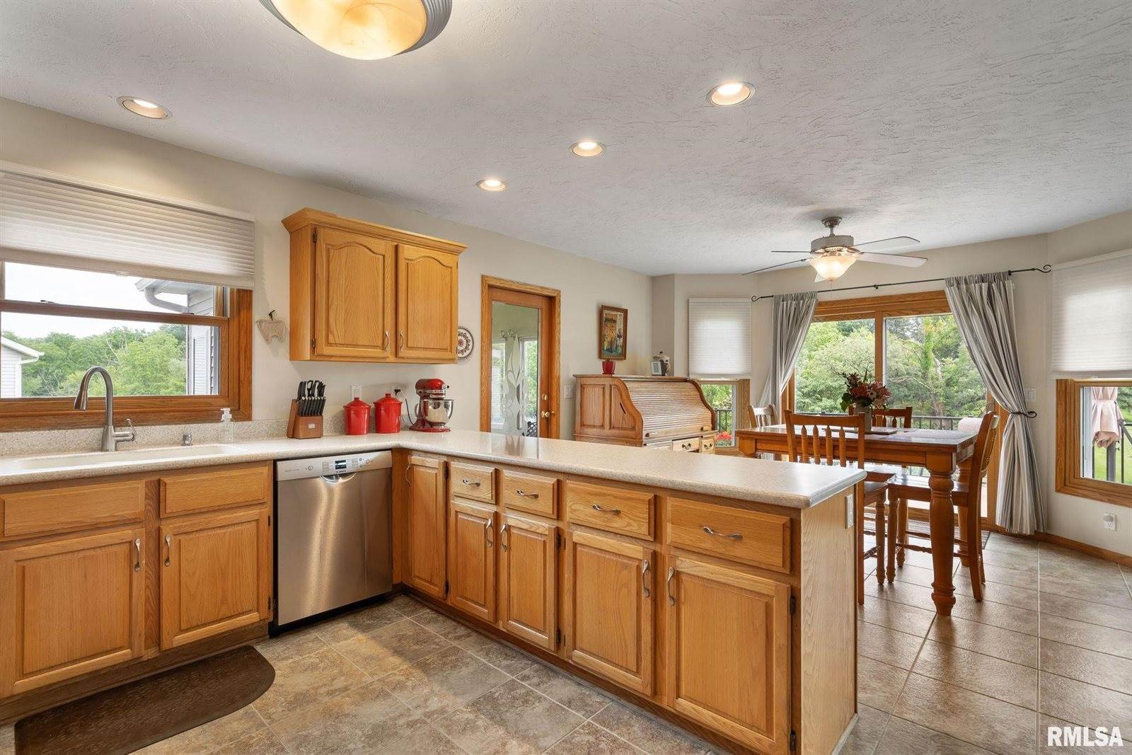 1010 Meadows Circle, Bettendorf, IA 52722