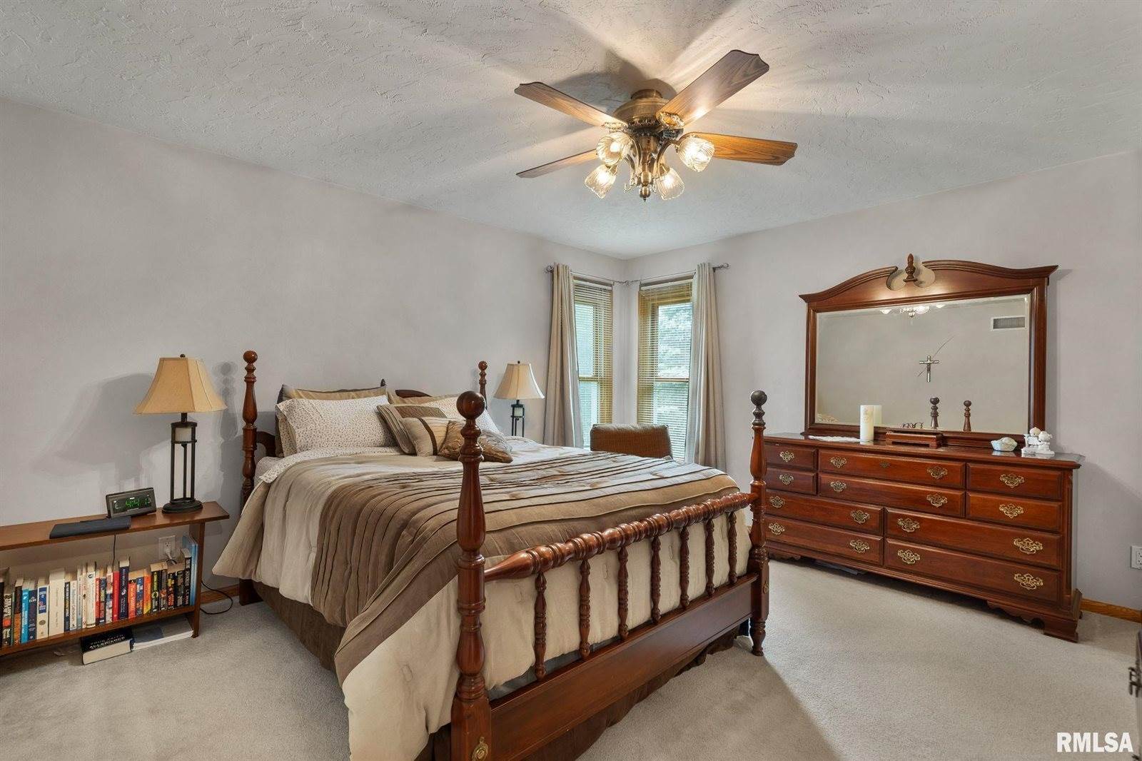 1010 Meadows Circle, Bettendorf, IA 52722