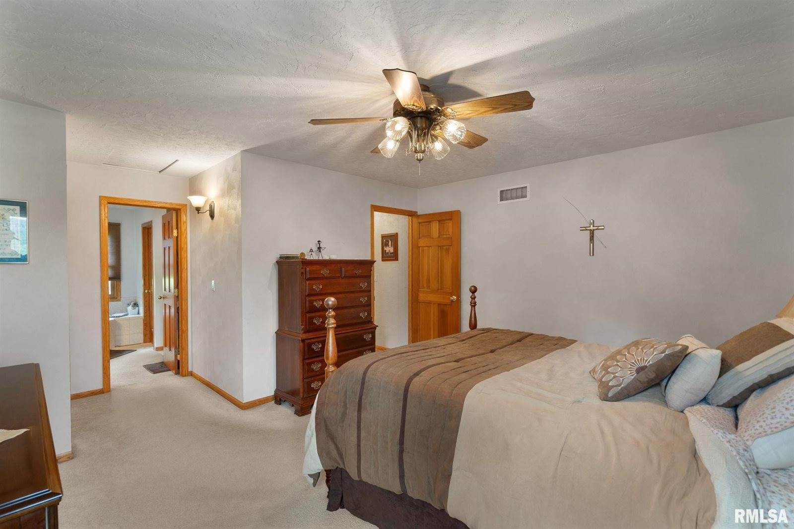 1010 Meadows Circle, Bettendorf, IA 52722